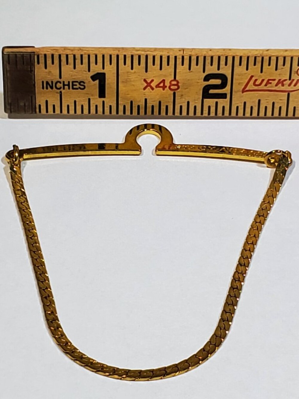 VINTAGE STACY ADAMS GOLDTONE CHAIN TYPE TIE BAR WITH BUTTON TYPE REAR RETAINER